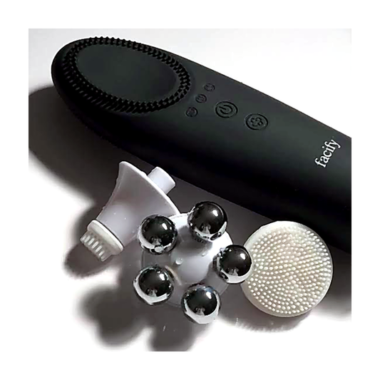 Facify Beauty Wand with interchangeable heads — silicone cleansing brush, micro brush, and 5-ball massage head — on white background
جهاز Facify مع رؤوس قابلة للتبديل: فرشاة سيليكون للتنظيف، فرشاة دقيقة، ورأس مساج بخمس كرات على خلفية بيضاء